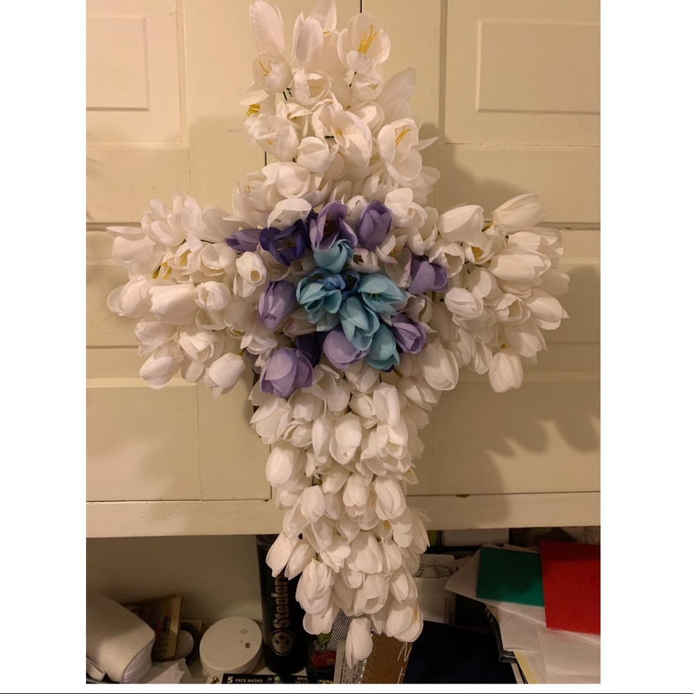 Tulip cross wreath